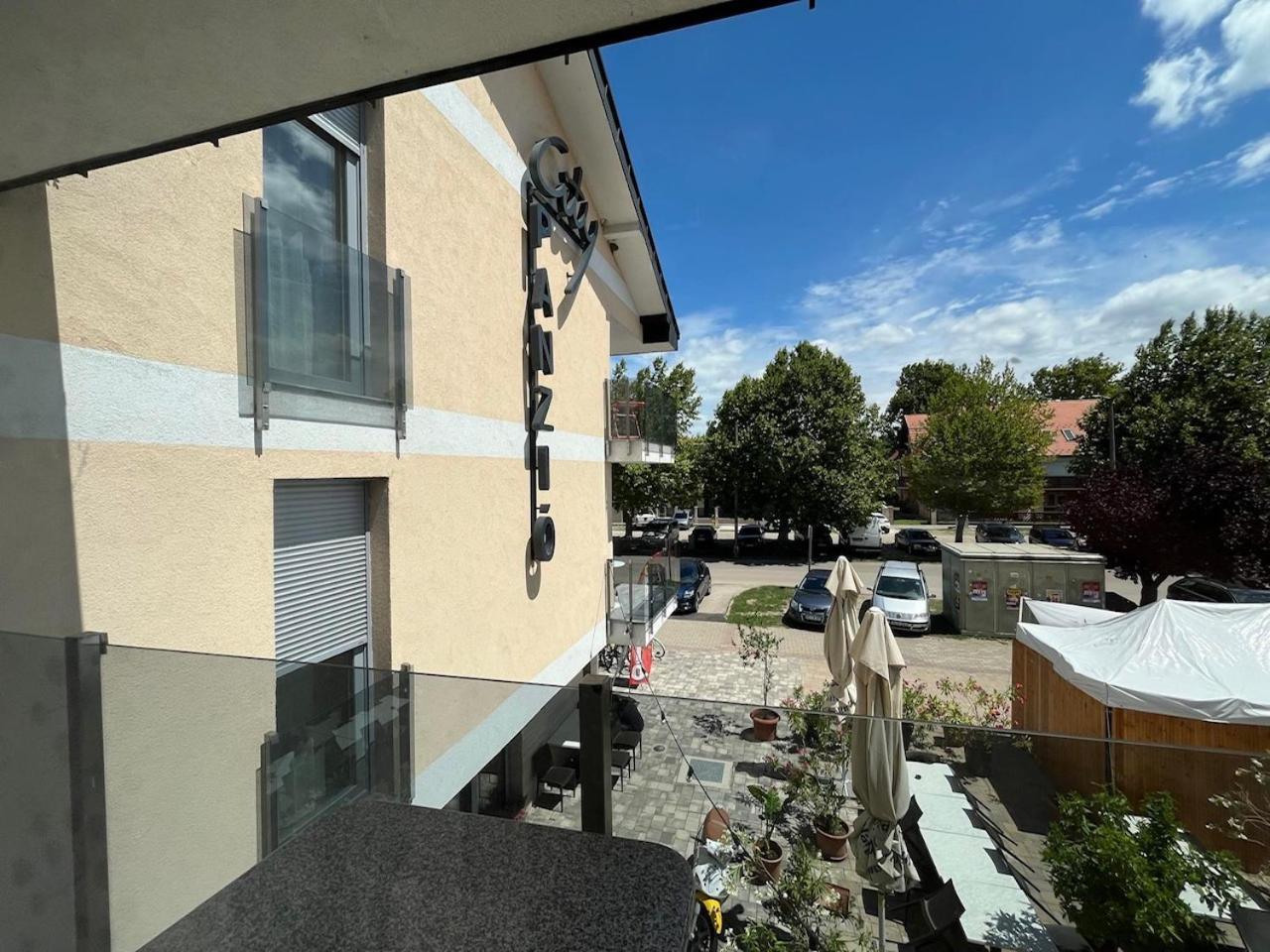 City Apartman Haz Balatonlelle Extérieur photo