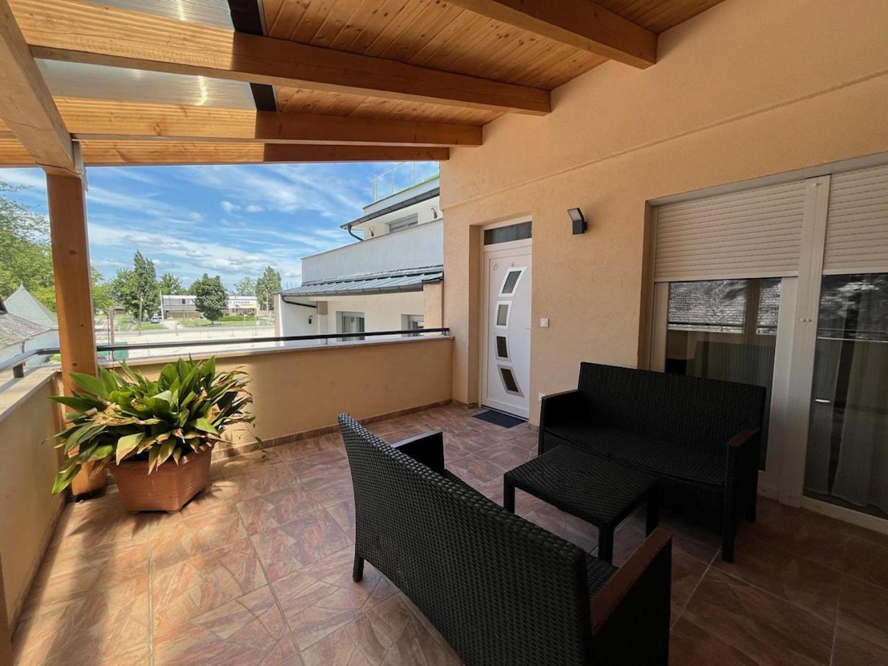 City Apartman Haz Balatonlelle Extérieur photo