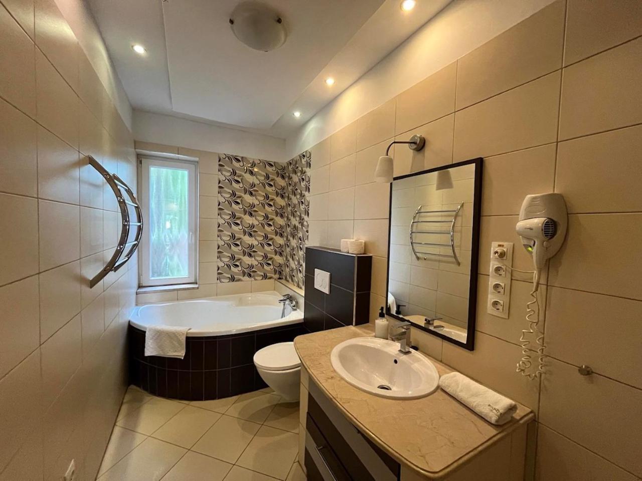 City Apartman Haz Balatonlelle Extérieur photo