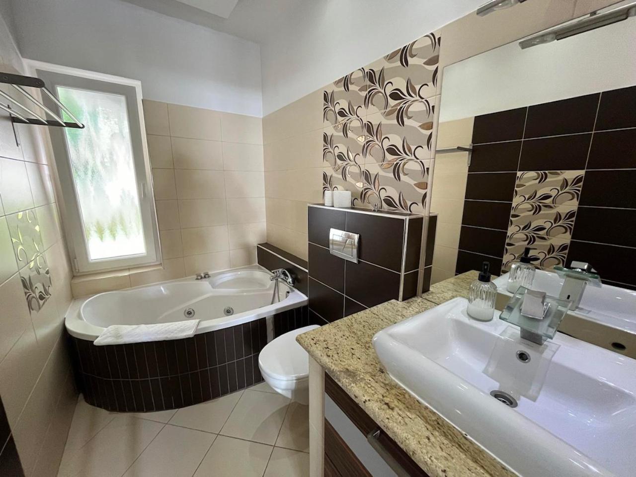 City Apartman Haz Balatonlelle Extérieur photo