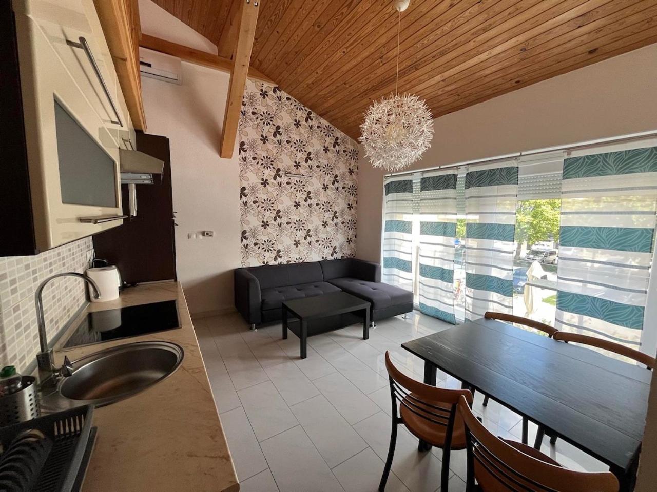 City Apartman Haz Balatonlelle Extérieur photo