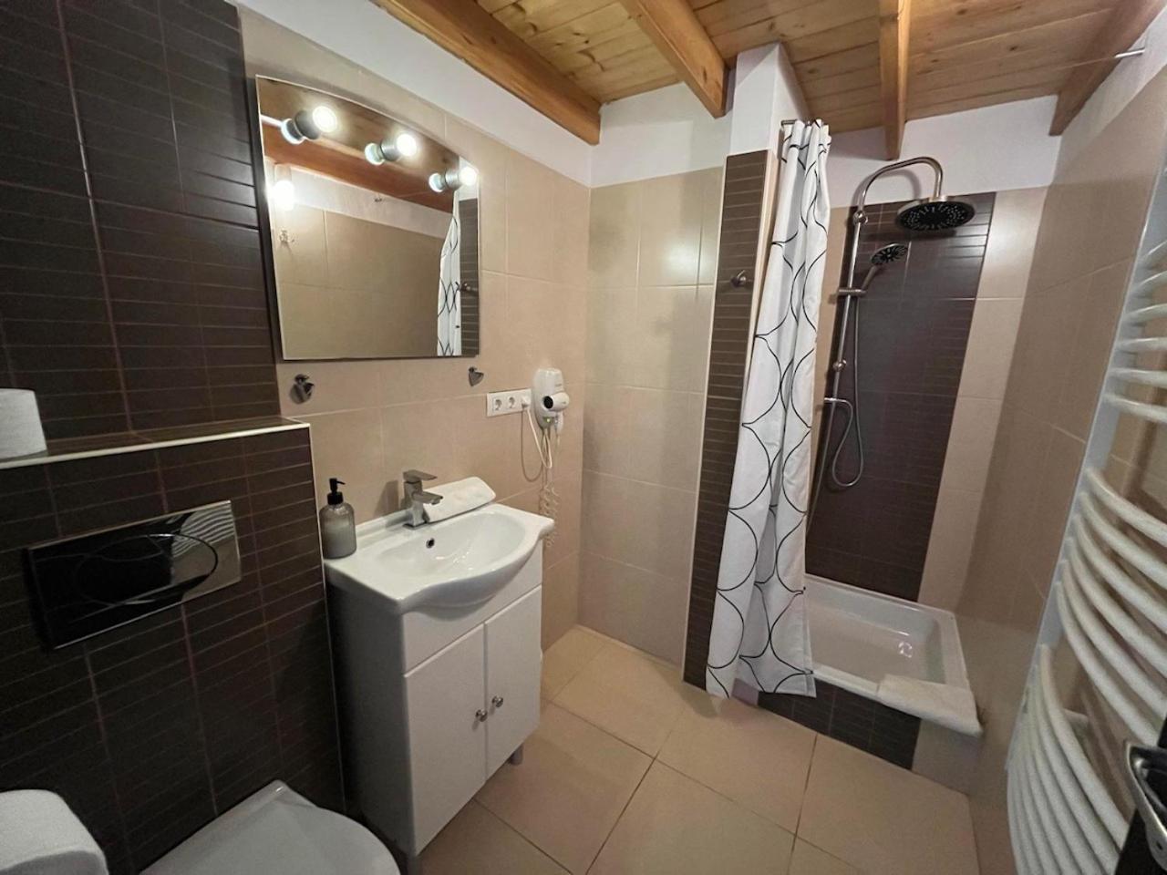 City Apartman Haz Balatonlelle Extérieur photo