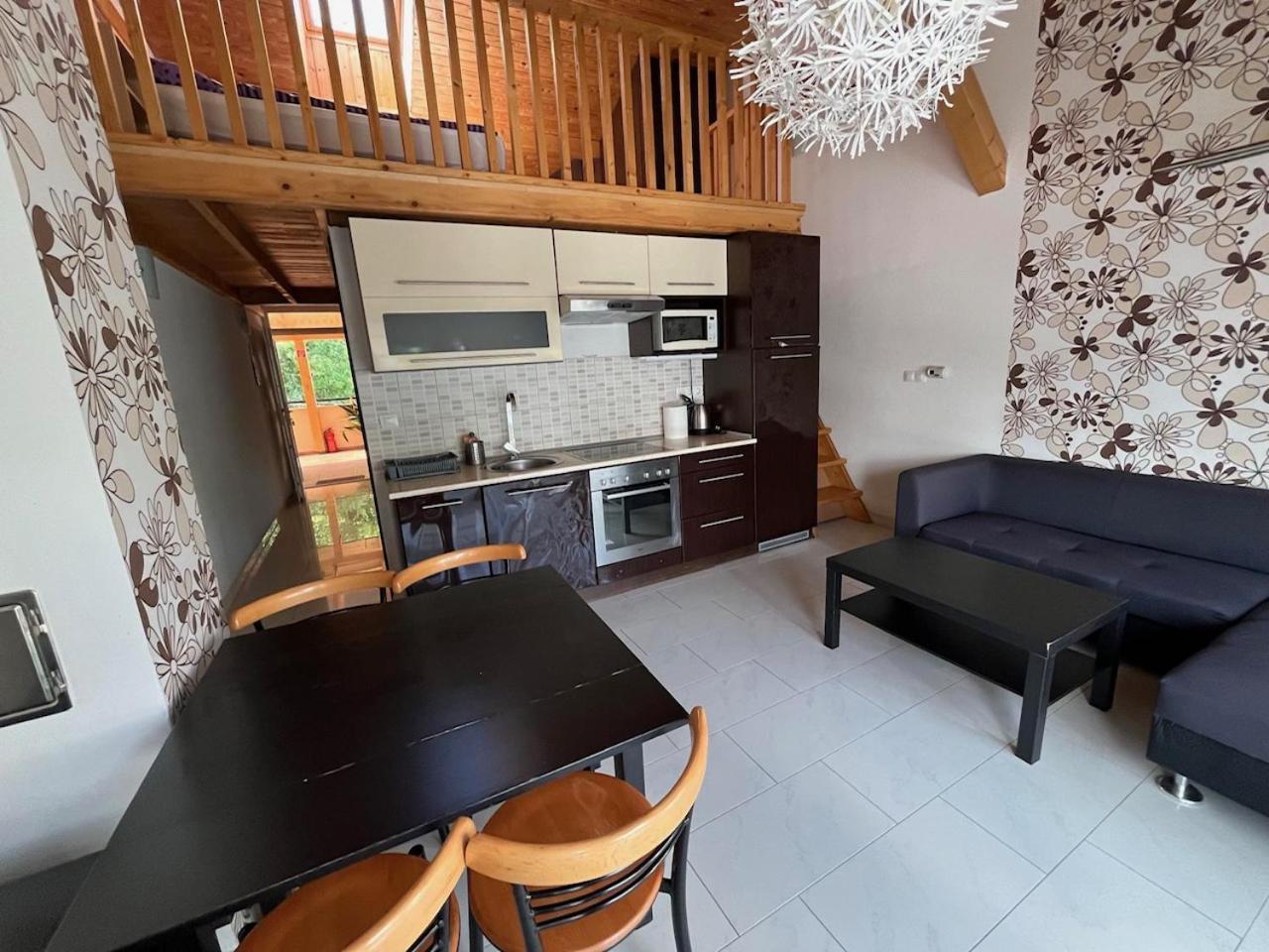 City Apartman Haz Balatonlelle Extérieur photo