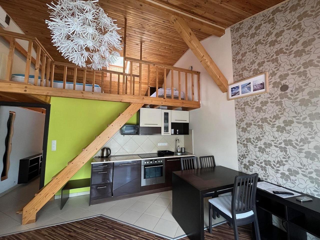 City Apartman Haz Balatonlelle Extérieur photo