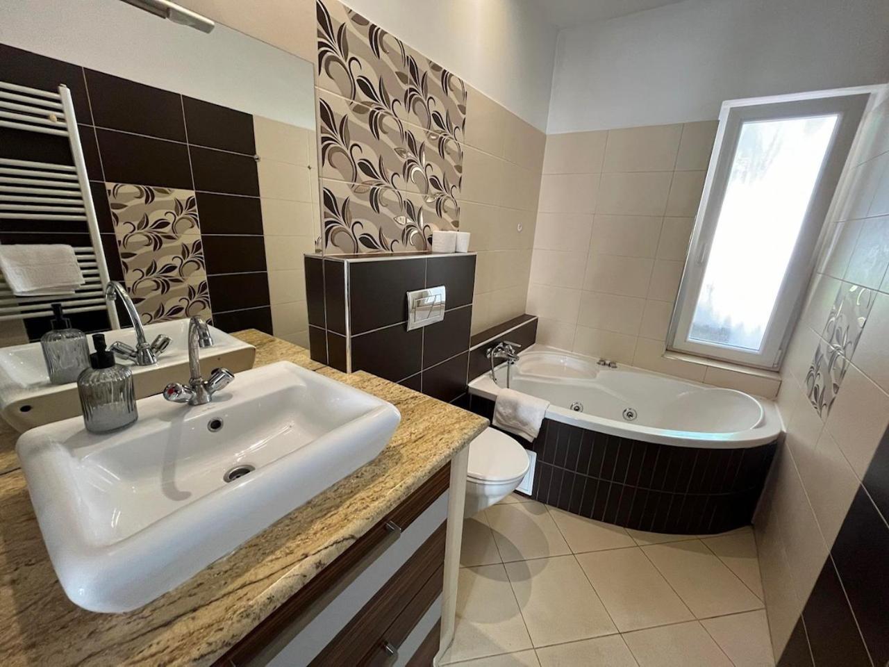 City Apartman Haz Balatonlelle Extérieur photo