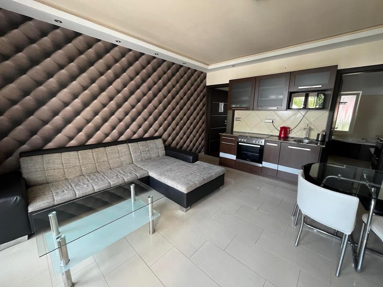 City Apartman Haz Balatonlelle Extérieur photo